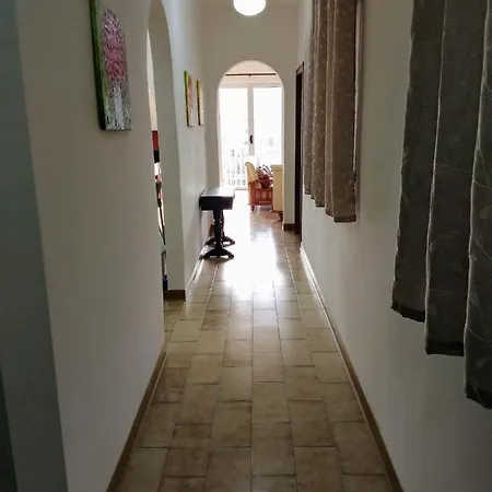 Δωμάτια σε οικογενειακή κατοικία San Julians With Shared Bathroom *