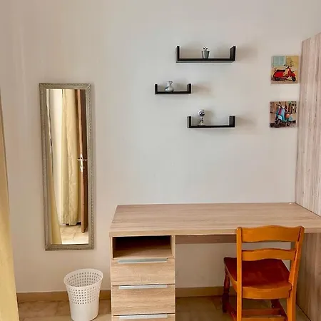 San Julians With Shared Bathroom *