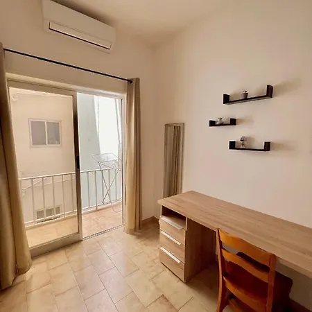 San Julians With Shared Bathroom